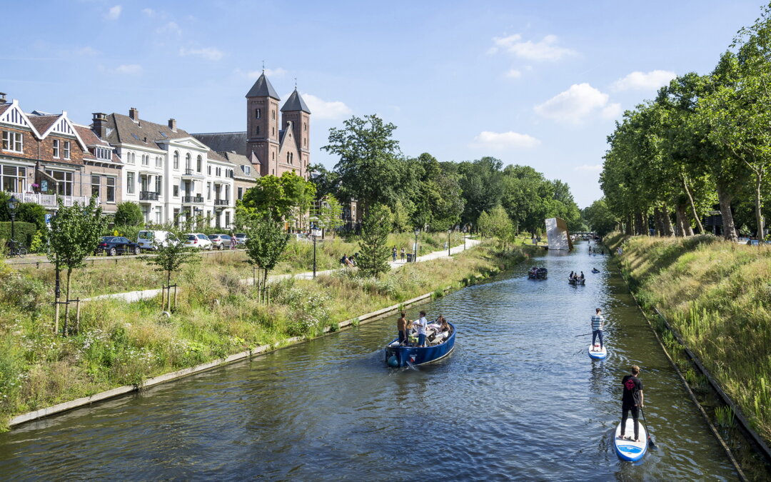 Utrecht: chiusa una strada, sboccia la natura in città attraverso un canale